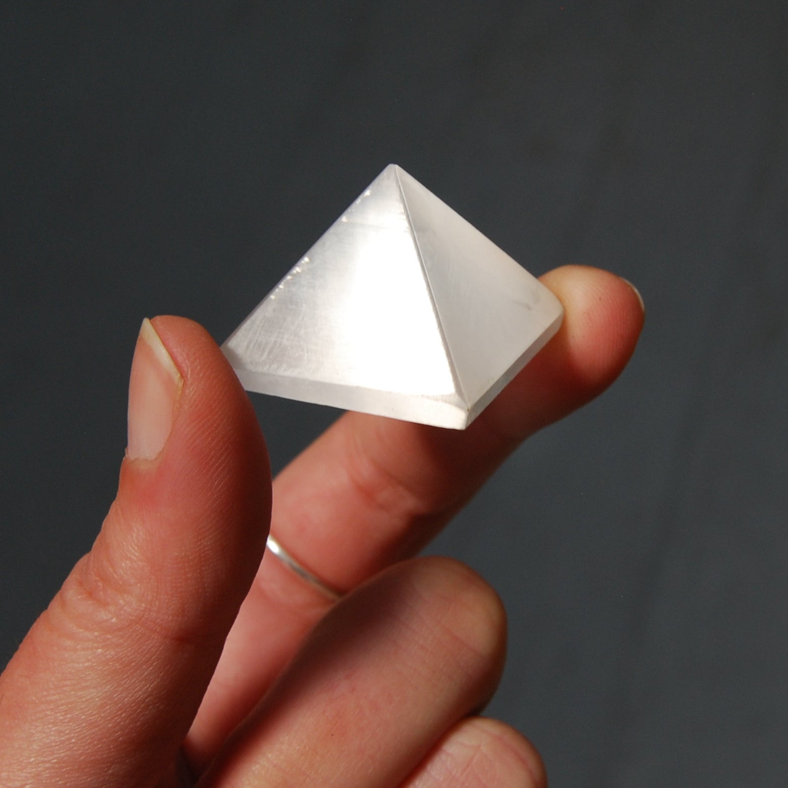 Natural Clear Quartz Crystal Pyramid - 6-Faced Hexagonal Reiki Healing Stone For Feng Shui, Decoration & Gifts