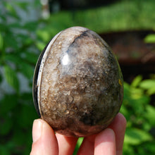 Load image into Gallery viewer, Sulemani &#39;Eye of Shiva&#39; Banded Sardonyx Crystal Egg
