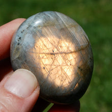 Load image into Gallery viewer, Sunset Spectrolite Labradorite Crystal Palm Stone, Rainbow Labradorite
