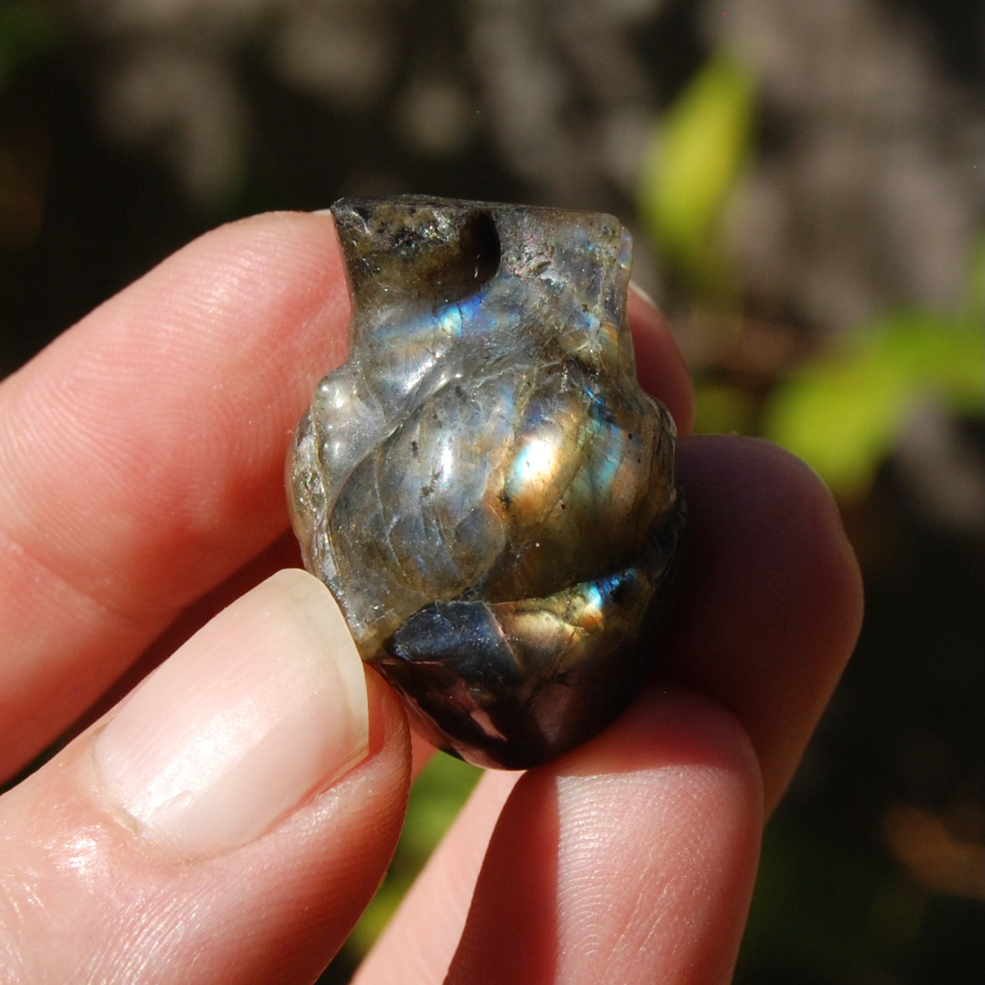 ONE 1.25in Labradorite Anatomical Heart Realistic Crystal Carving