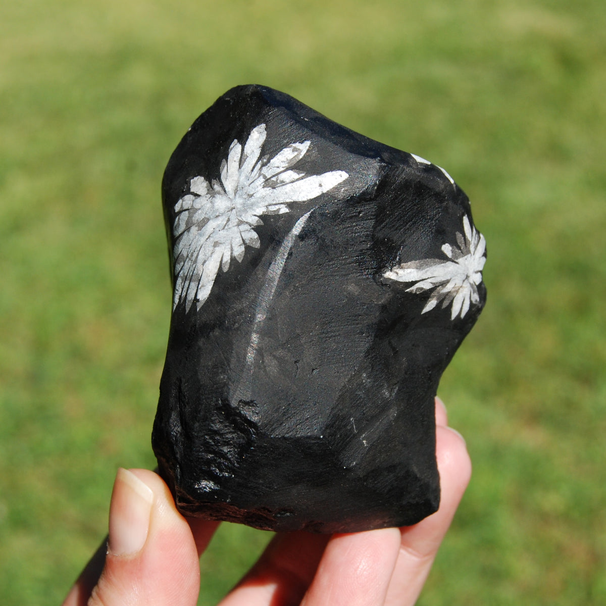 Chrysanthemum Stone Crystal Freeform Tower with Multiple Flowers