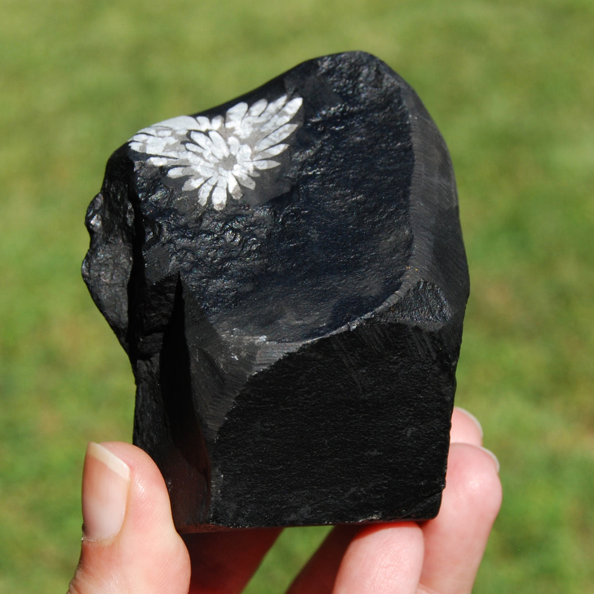 Chrysanthemum Stone Crystal Freeform Tower with Multiple Flowers