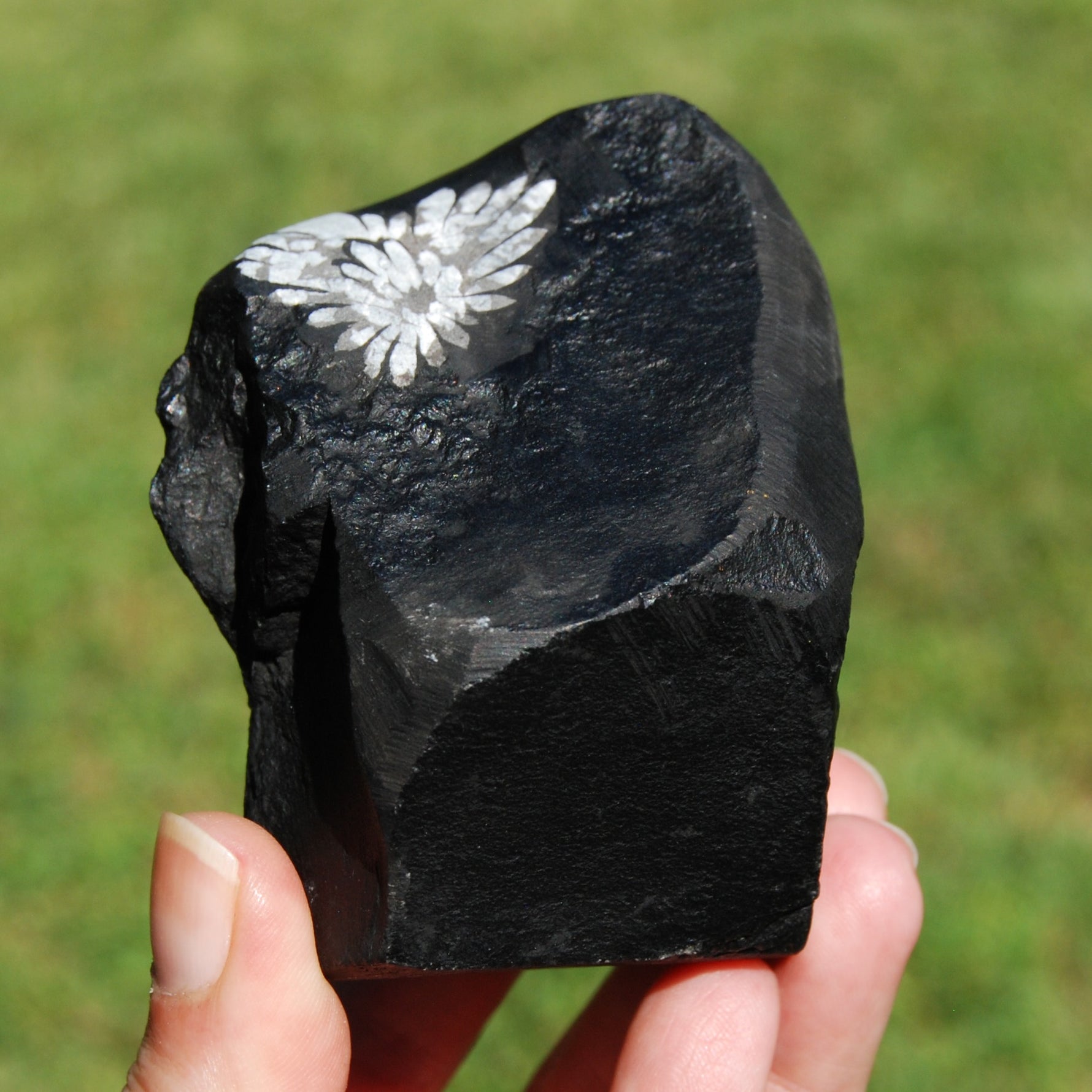 Chrysanthemum Stone Crystal Freeform Tower with Multiple Flowers