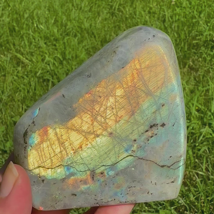 flashy labradorite crystal