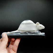 Load image into Gallery viewer, Large BullsEye Crystal Rat Carving
