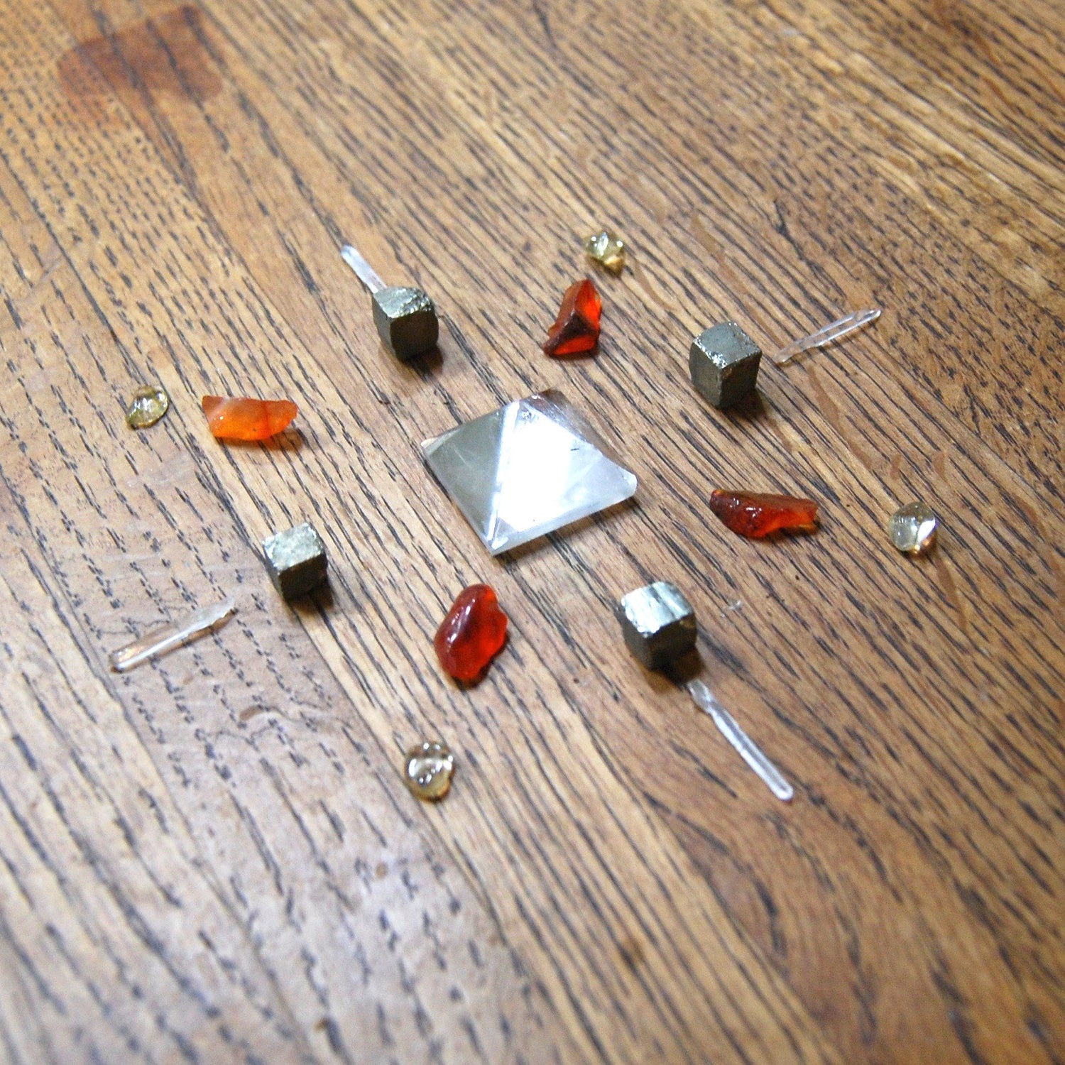 Mini Crystal Grid Kit to Boost Creativity and Draw Inspiration Carnelian Citrine Clear Quartz Pyrite Pyramid Point