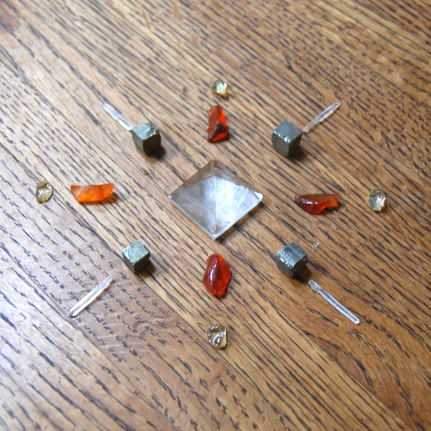 Mini Crystal Grid Kit to Boost Creativity and Draw Inspiration Carnelian Citrine Clear Quartz Pyrite Pyramid Point